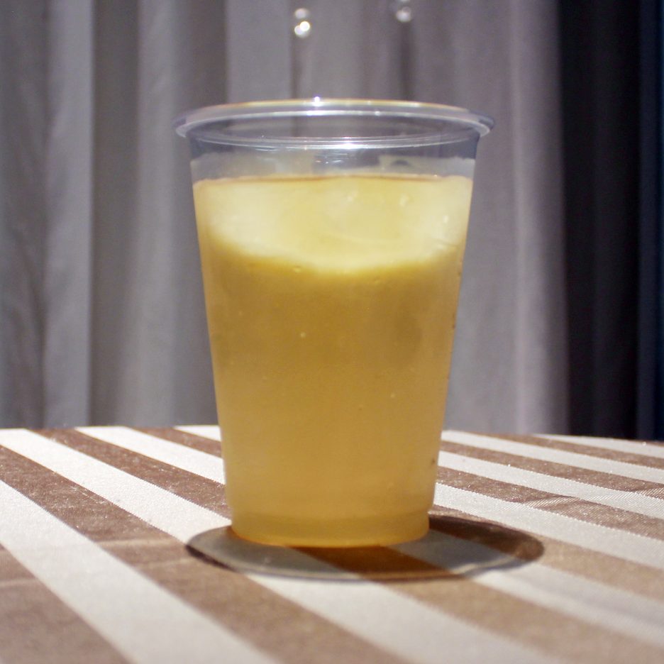 大阪会場-28 osaka  
焼酎甲類をグラス1/3程度注ぐ
氷を2～3個入れる
グレープフルーツジュースを1/4程度注ぐ
レモンスライスを浮かべて出来上がり

 
焼酎：グランブルー
グレープフルーツジュース
レモン

